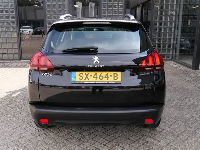 Peugeot 2008 1.2 PureTech Active 2018 Benzine 6