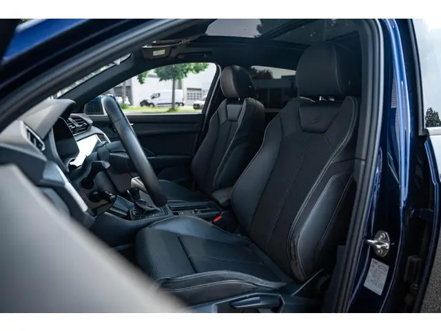 Audi Q3 45 TFSI e S edition 2022 Hybride Benzine 24