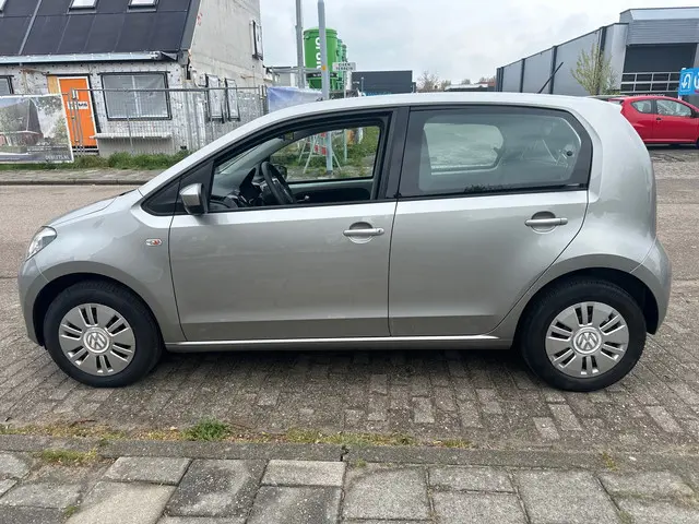 Volkswagen up! 1.0 move up! 2013 Benzine 8