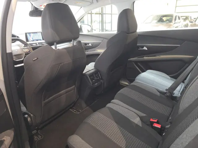 Peugeot 5008 1.2 PureTech Active 2020 Benzine 18