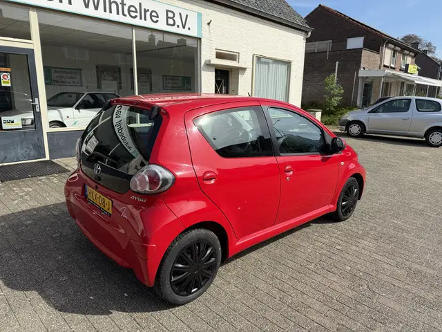 Toyota Aygo 1.0 VVT-i Dynamic Orange 2013 Benzine 5