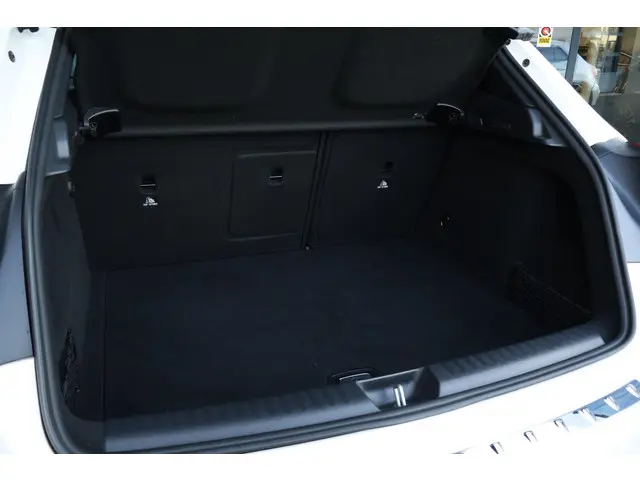 Mercedes-Benz GLA 200 Premium Plus 2018 Benzine 37