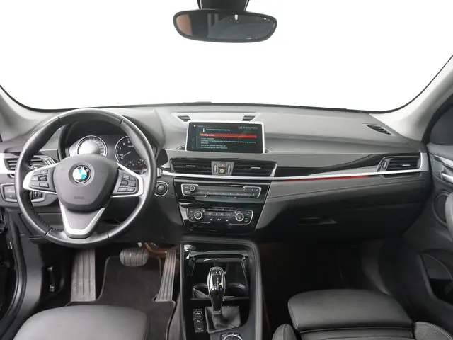 BMW X1 xDrive20i High Executive 2021 Benzine 5