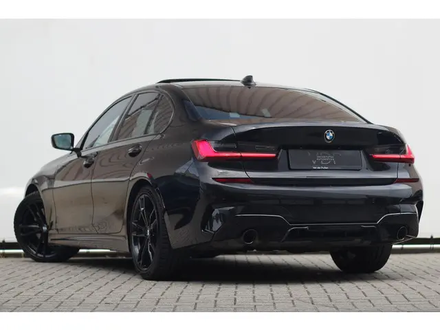 BMW 3 Serie 330i High Executive 2019 Benzine 30