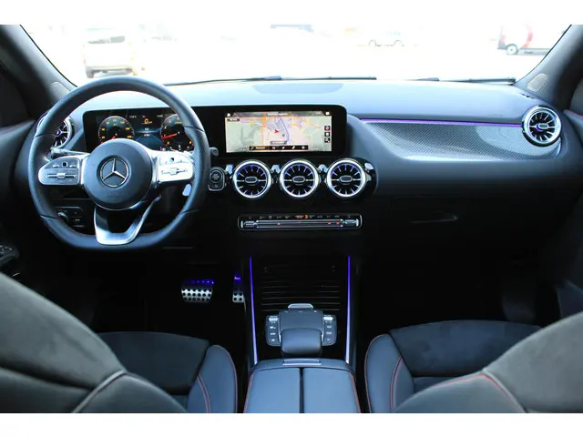 Mercedes-Benz GLA 180 AMG 2022 Benzine 6