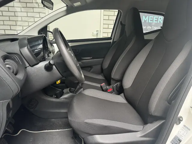 Toyota Aygo 1.0 VVT-i x-now 5-Drs 2017 Benzine 11