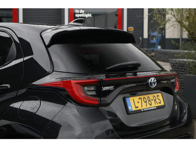 Toyota Yaris 1.5 Hybrid Executive 2021 Hybride Benzine 8