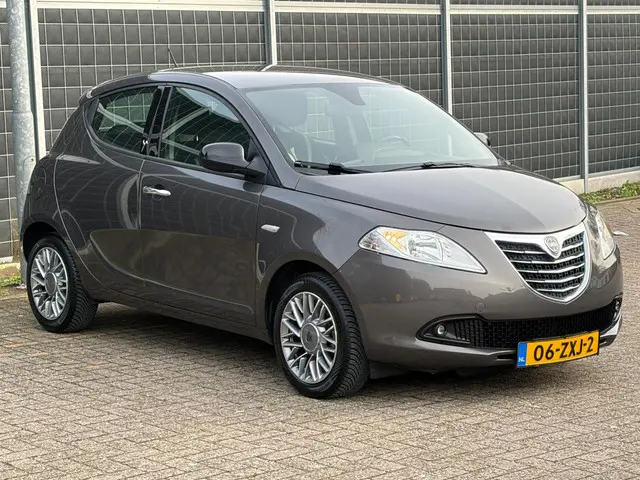 Lancia Ypsilon 0.9 TwinAir Silver 2013 Benzine 5