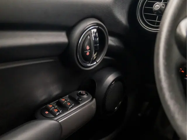 MINI One 1.5 One Sport 2019 Benzine 24