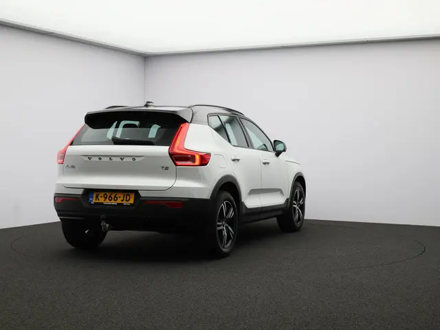Volvo XC40 T2 Automaat R-Design 2021 Benzine 32
