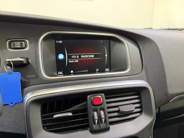 Volvo V40 V-40 1.6 T2 Momentum Navi 2014 Benzine 32