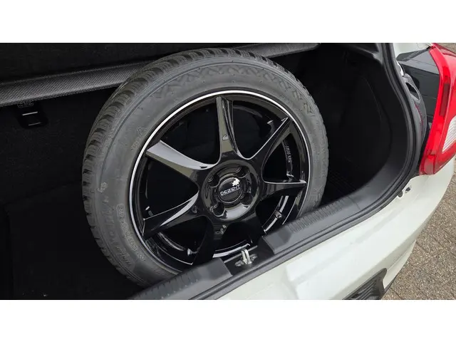 Suzuki Swift 1.0 Sportline 2019 Benzine 26