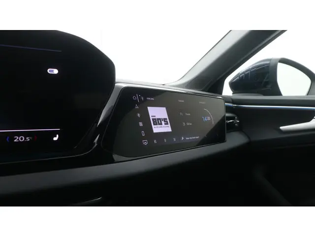 Audi A6 Avant TFSI Advanced edition 2025 Benzine 18