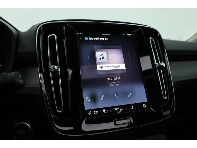 Volvo XC40 2.0 B3 Ultra Dark 2025 Hybride Benzine 22