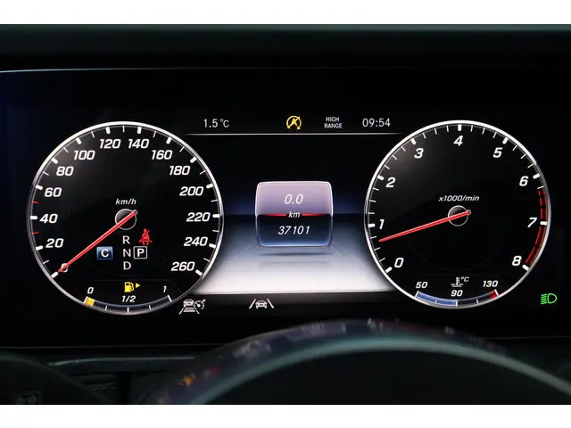 Mercedes-Benz G-Klasse 500 2023 Benzine 29