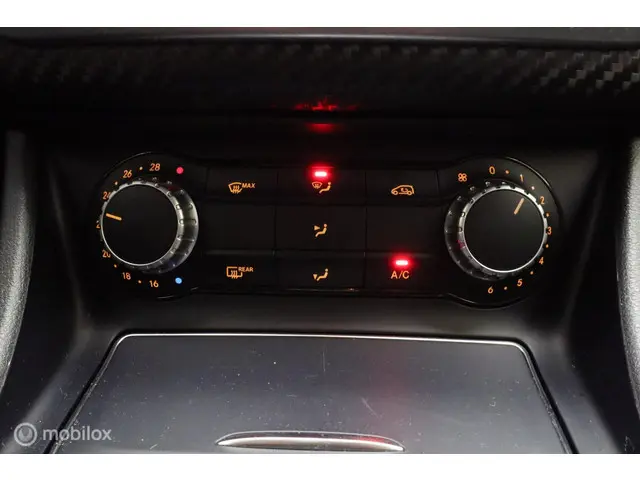 Mercedes-Benz A-Klasse 160 AMG-LINE 2017 Benzine 21