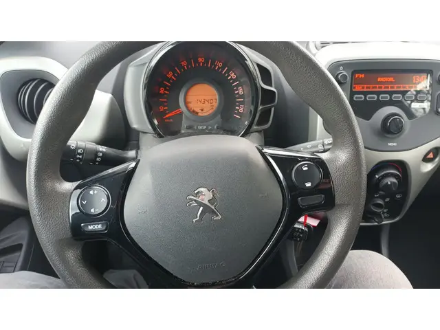 Peugeot 108 1.2 VTi Airco / Cruise control 2014 Benzine 18