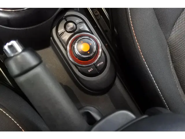 MINI One Mini 102pk BNS 2017 Benzine 27