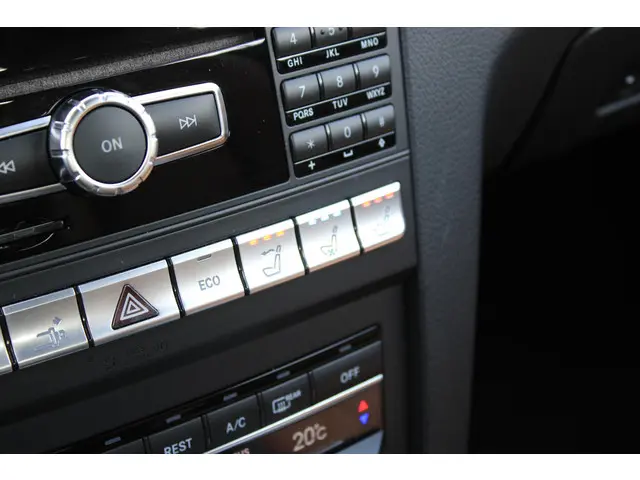 Mercedes-Benz E-Klasse Cabrio 400 AMG 2014 Benzine 33