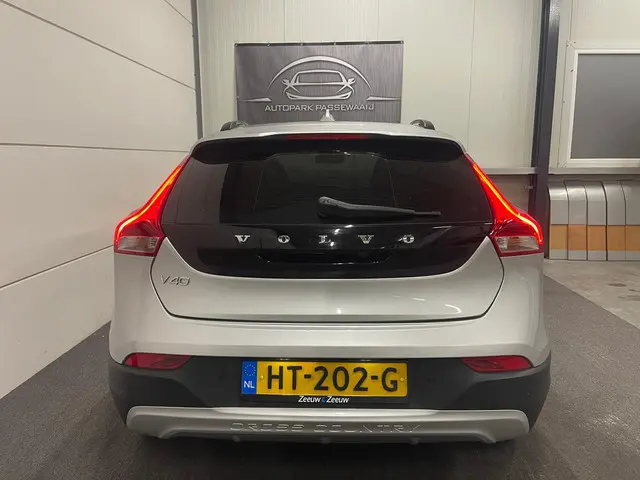 Volvo V40 Cross Country 2.0 D2 Summum 2016 Diesel 8