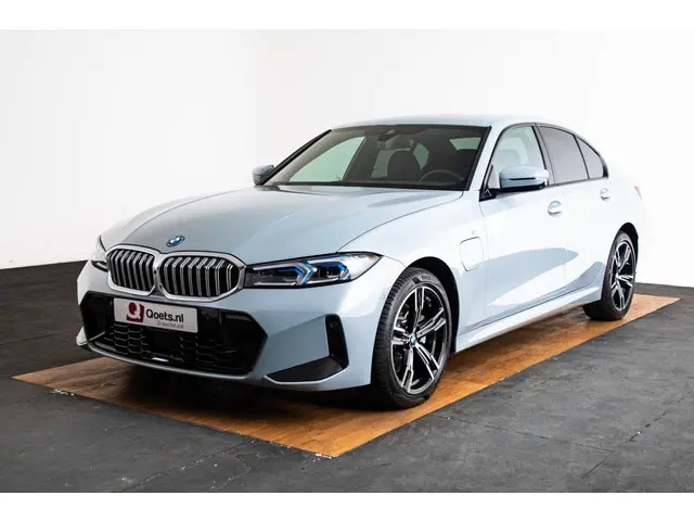 BMW 3 Serie 330e 2025 Hybride Benzine 6