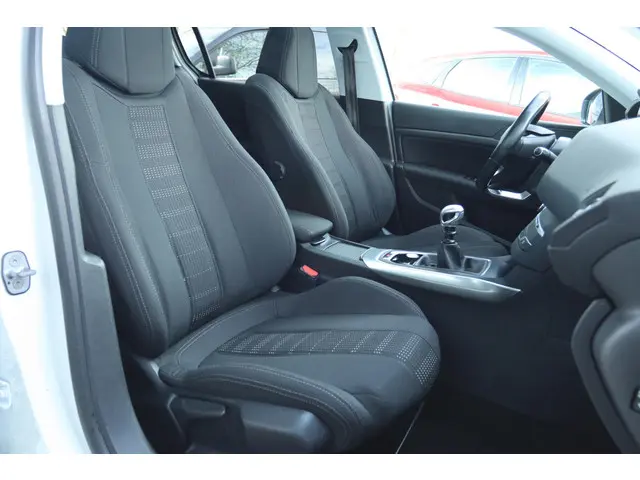 Peugeot 308 1.2 PT ALLURE 2017 Benzine 4