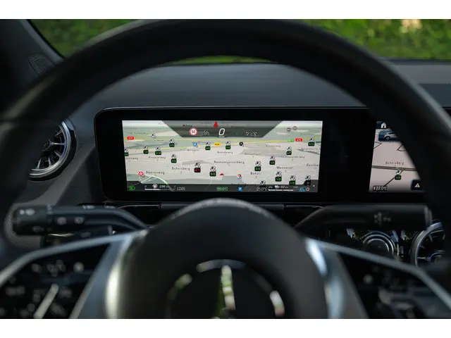 Mercedes-Benz GLA 250 e 2024 Hybride Benzine 13