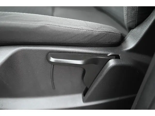 Ford C-MAX 1.0 Trend 2015 Benzine 17