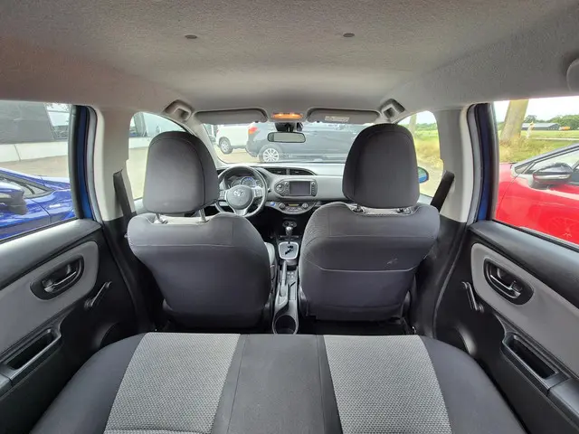 Toyota Yaris 1.5 Hybrid Trend 2017 Hybride Benzine 31