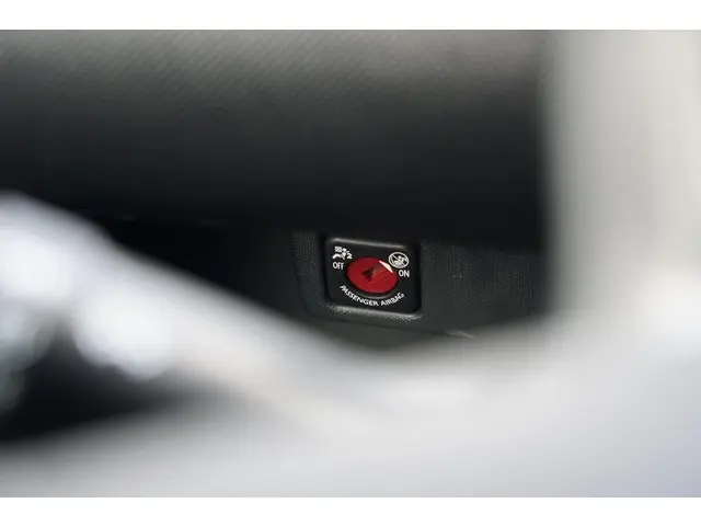 Peugeot 107 1.0 2013 Benzine 24