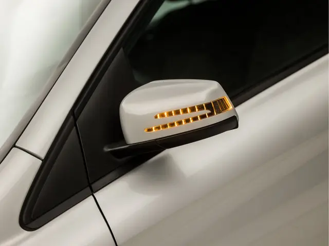 Mercedes-Benz B-Klasse 180 Prestige Sport 2014 Benzine 24
