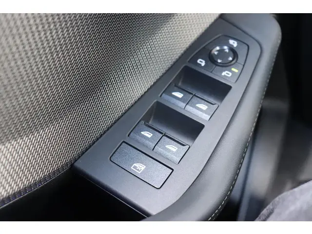 BMW 1 Serie 120 M Sport Design Edition 2025 Benzine 31