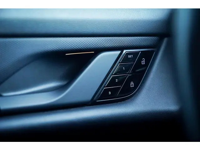 Porsche Taycan Performance 84 kWh 2021 Elektrisch 34