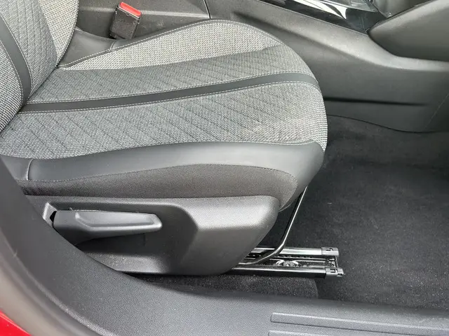 Peugeot 2008 1.2 Turbo 100PK Allure 2024 Benzine 36