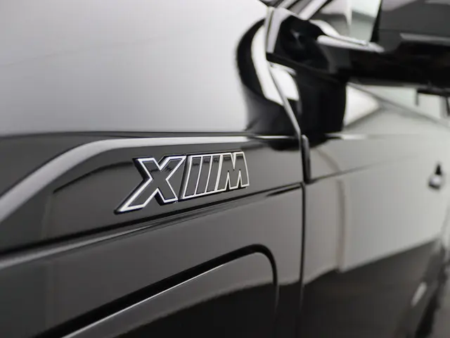 BMW XM 50e 2025 Hybride Benzine 10