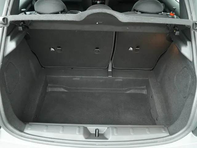 MINI 5-Deurs Cooper 2020 Benzine 24