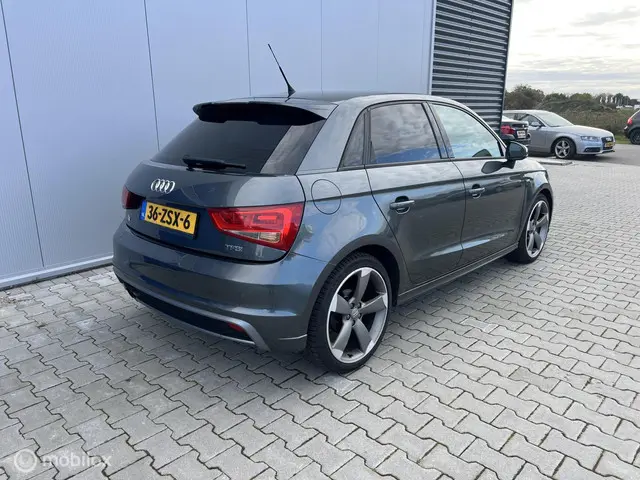 Audi A1 Sportback 1.4 TFSI S line 2013 Benzine 6