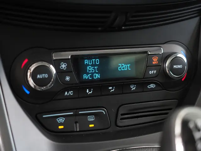 Ford C-MAX 1.6 Titanium 2012 Benzine 19