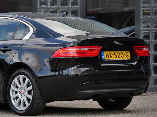 Jaguar XE 2.0 PRESTIGE/ BUSINESS PACK/ LEDER 2016 Benzine 17