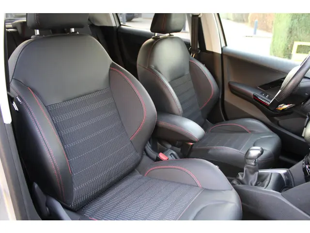 Peugeot 208 1.2 PureTech 110 Pk GT-line 2018 Benzine 11