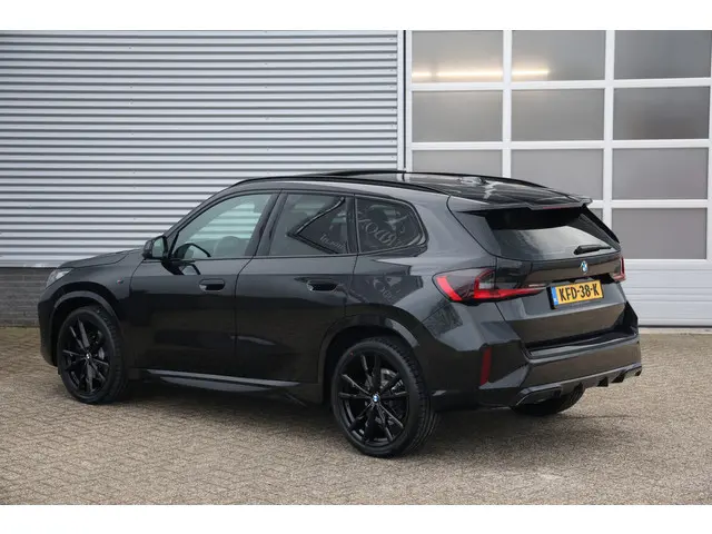 BMW X1 sDrive20i 170pk M-Sport Black Ed. 2023 Benzine 24