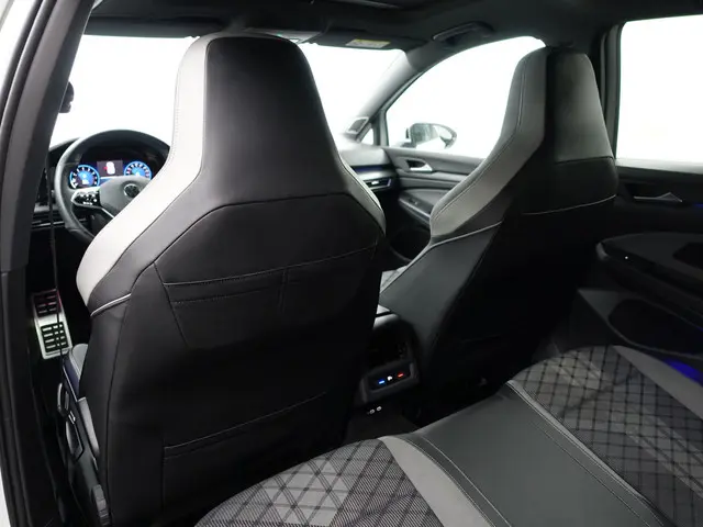 Volkswagen Golf 1.5 eTSI R Line Aut- 2020 Hybride Benzine 25