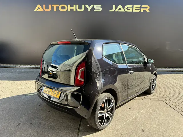 Volkswagen up! 1.0 groove up! BlueMotion 2015 Benzine 6