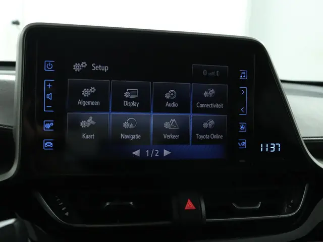 Toyota C-HR 1.8 Hybrid Executive 2017 Hybride Benzine 57