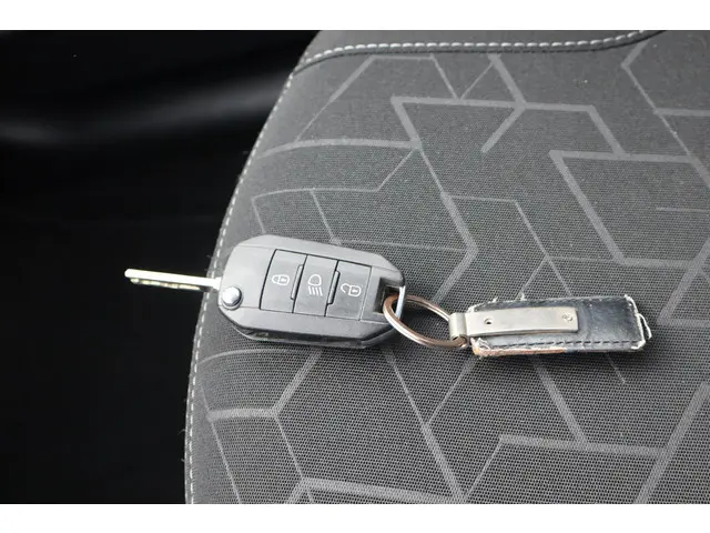 Peugeot 2008 1.2 PureTech Blue Lion 2016 Benzine 30