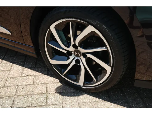 DS DS 3 3 PT 82 So Chic 2016 Benzine 8