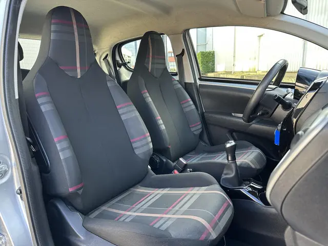 Peugeot 108 1.2 VTi Allure 2014 Benzine 16