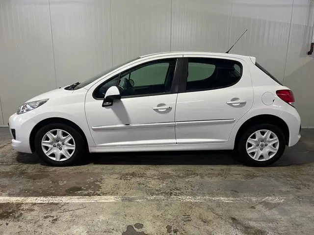 Peugeot 207 1.4 VTi Access 2012 Benzine 2