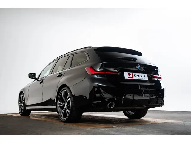 BMW 3 Serie Touring 330i 2023 Benzine 33
