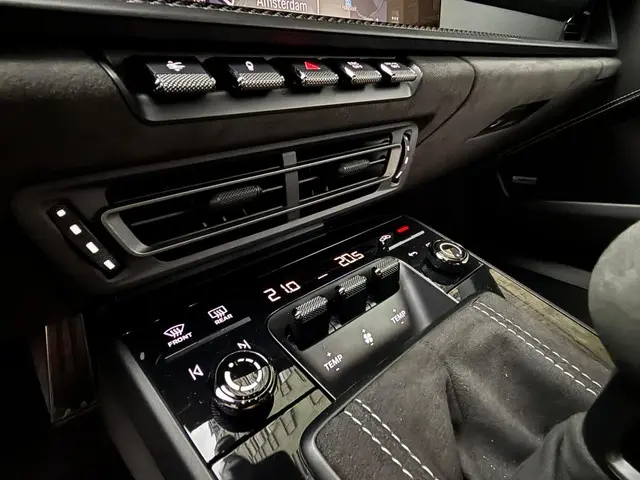 Porsche 911 4.0 GT3 2023 Benzine 23